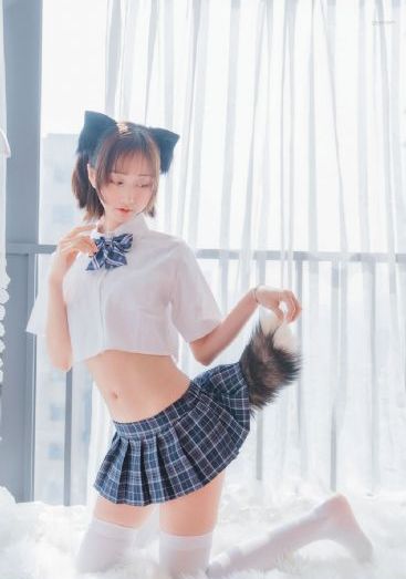 出差强睡年轻女老板1_超清免费在线观看